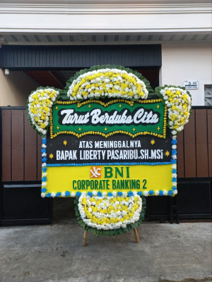 Papan Bunga Duka di Kali Anyar