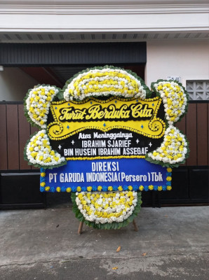 Papan Bunga Duka di Kali Anyar