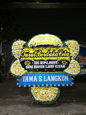Papan Bunga Duka di Kali Anyar